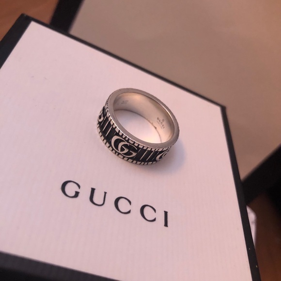 ring with double g in silver